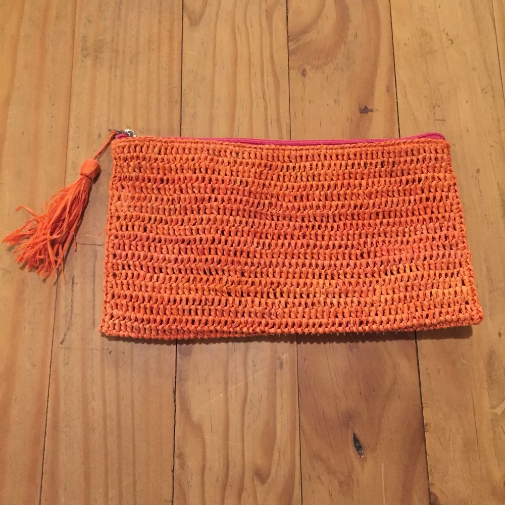 Mar Y Sol Raffia Tassel Clutch